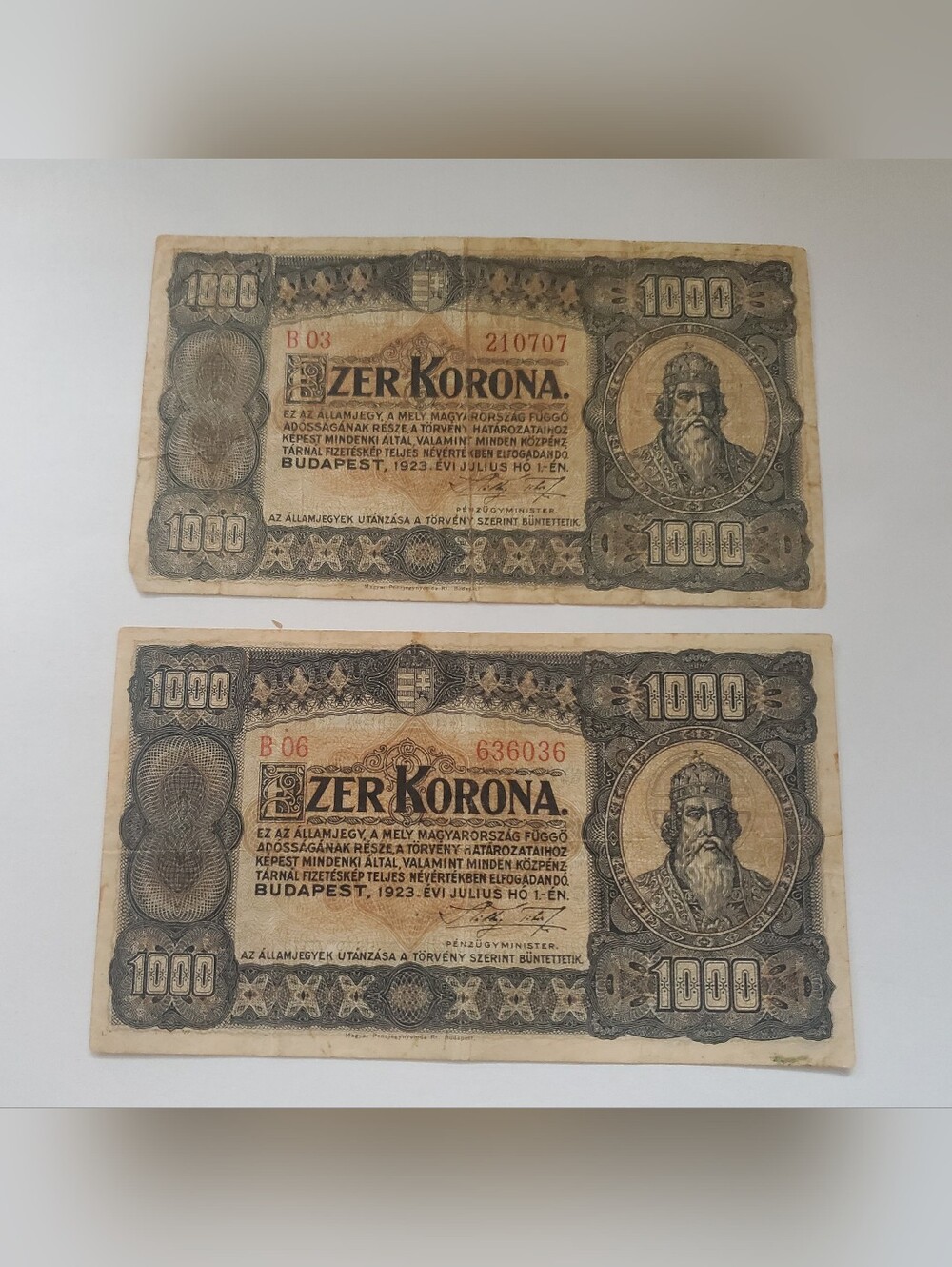 Pair of Vintage 1000 Hungarian Korona Banknotes - Brown & Cream